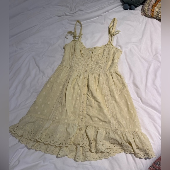 Yellow dress. Size small but very flexible so could fit many sizes - Picture 3 of 3